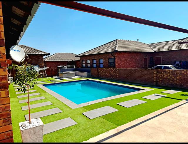 3 BEDROOM FREESTANDING FOR SALE IN DIE HEUWEL EXT 4